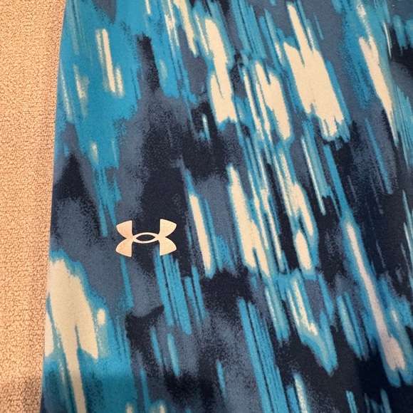 Under Armour Blue Patterned WorkOut Outfit and White Sweatshirt - Picture 9 of 16